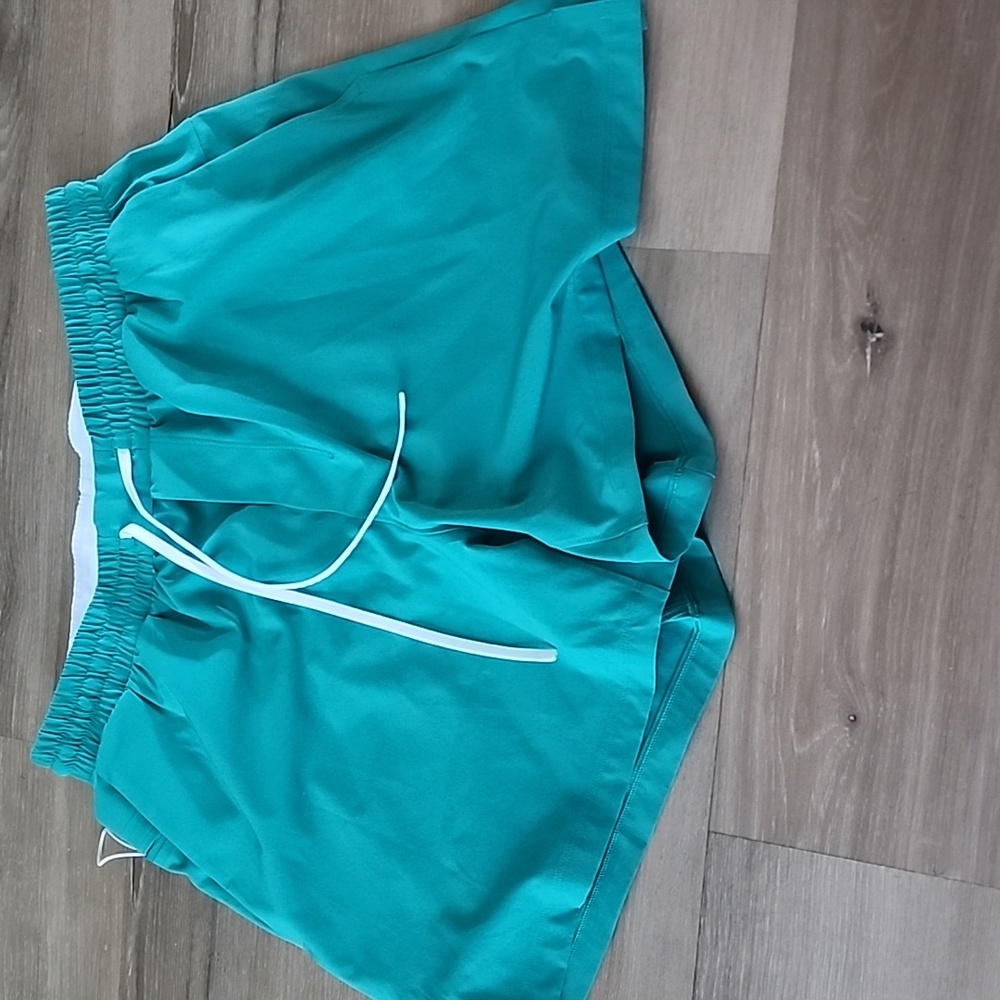 Lululemon Pool Short 5” MLGR Maldives Green Size Medium
